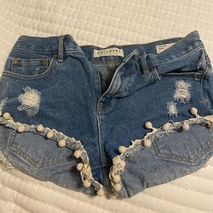 Bullhead Pom Pom shorts